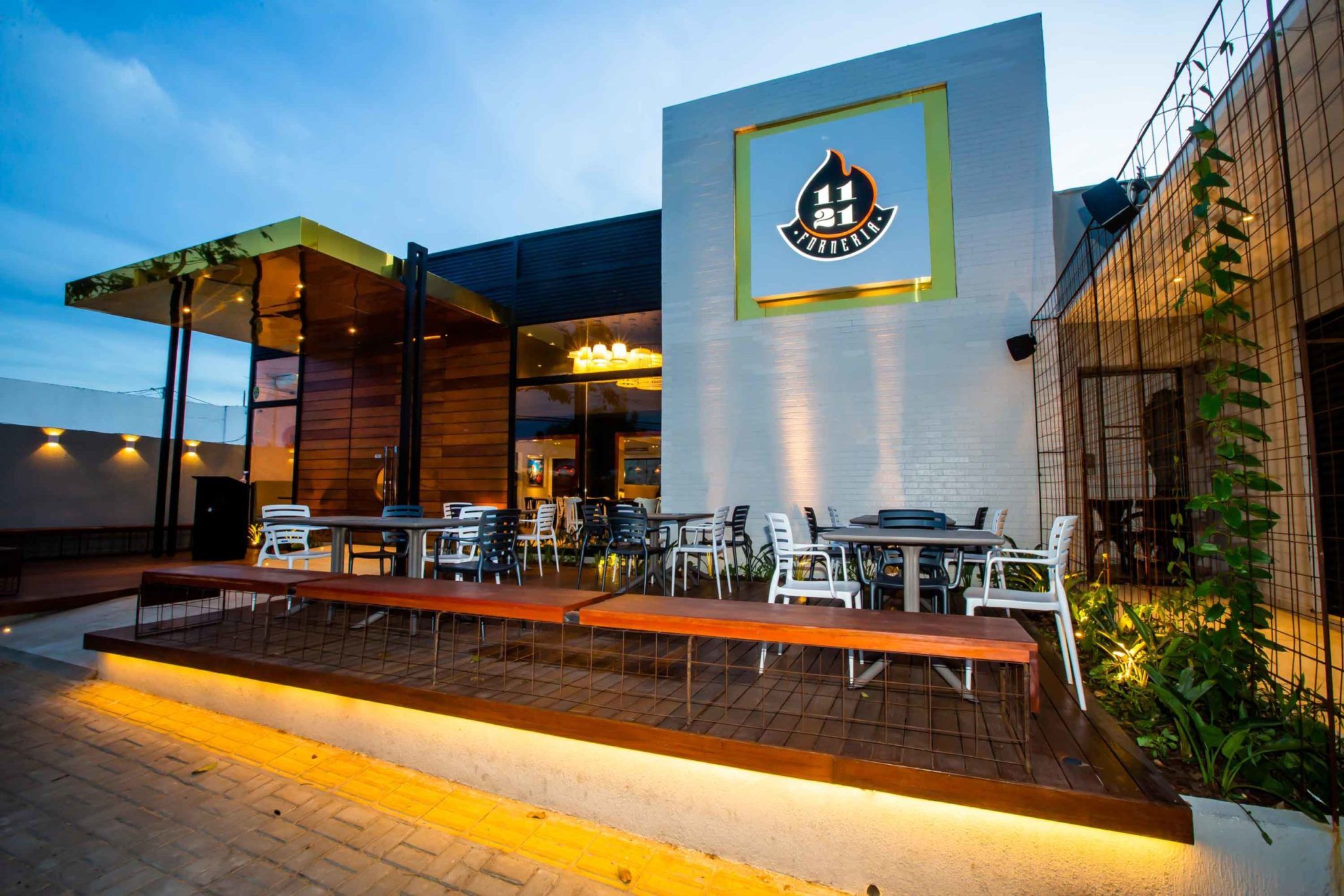 The entrance of the Forneria 1121 restaurant